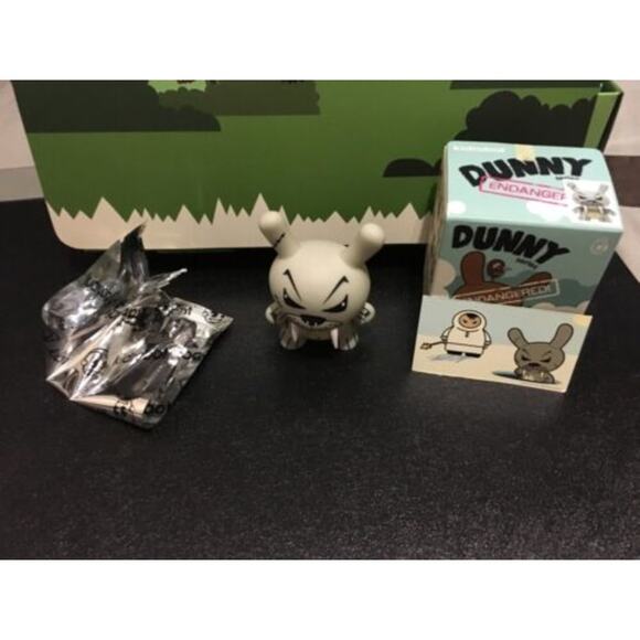 Kidrobot Dunny Endangered Series Frank Kozik 3" Walrus 2009 Vinyl Art Toy - Picture 9 of 12